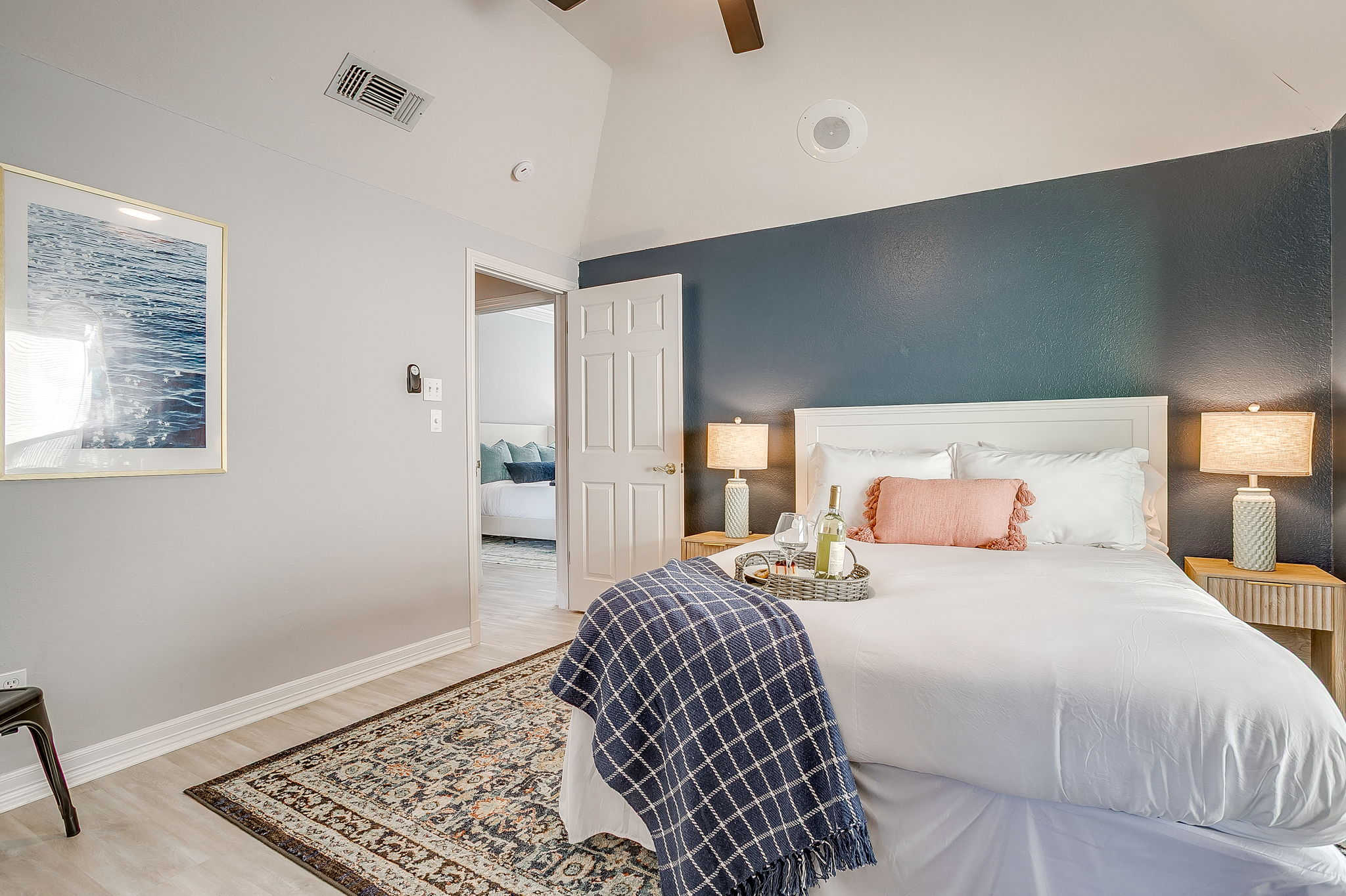 large-019b38c2-f2c0-7317-8934-ee0ef513644e